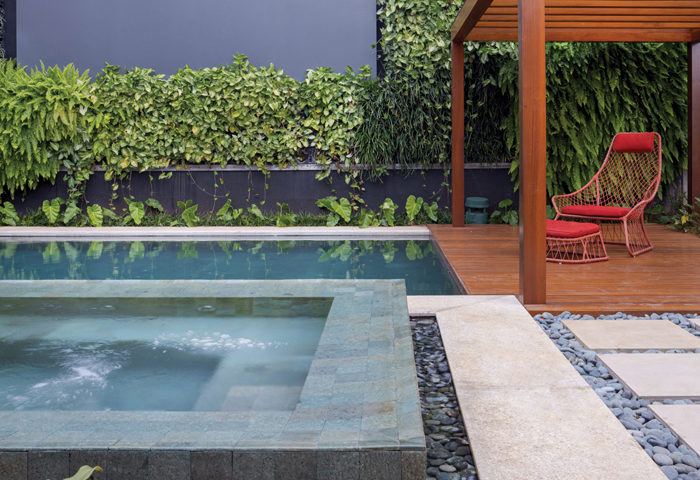 Uma casa receptiva, repleta acabamentos sofisticados - Revista InterArq | Arquitetura, Decoração, Design, Paisagismo e Lifestyle