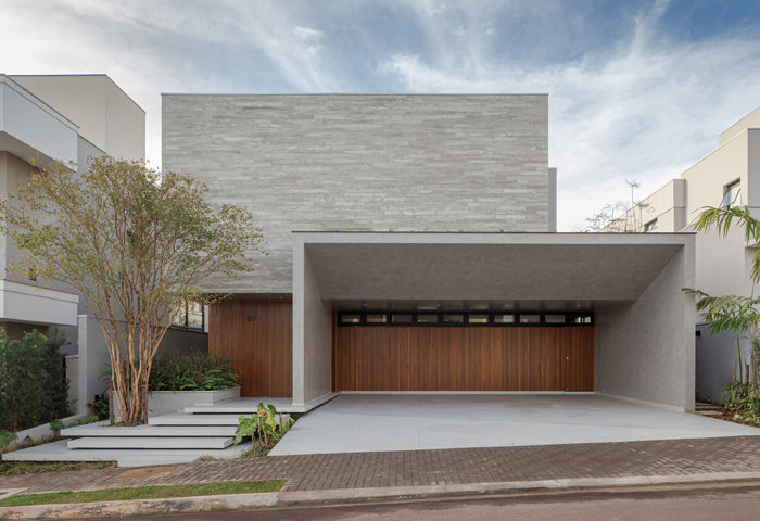 Esta residência foi desenvolvida com elementos discretos - Revista InterArq | Arquitetura, Decoração, Design, Paisagismo e Lifestyle