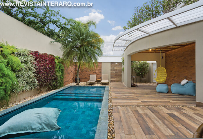 A renovação da área externa contou com muito conforto e elegância - Revista InterArq | Arquitetura, Decoração, Design, Paisagismo e Lifestyle