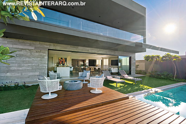 O projeto desta residência unifica modernidade e sofisticação - Revista InterArq | Arquitetura, Decoração, Design, Paisagismo e Lifestyle