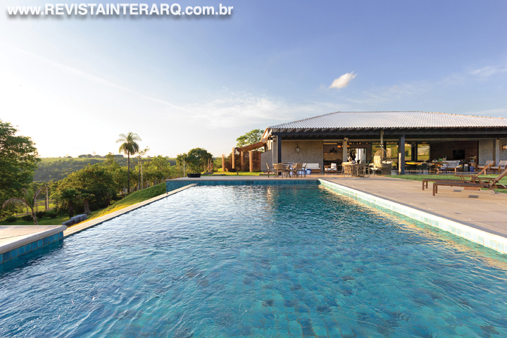 Esta casa tem traços rústicos e modernos ao mesmo tempo - Revista InterArq | Arquitetura, Decoração, Design, Paisagismo e Lifestyle
