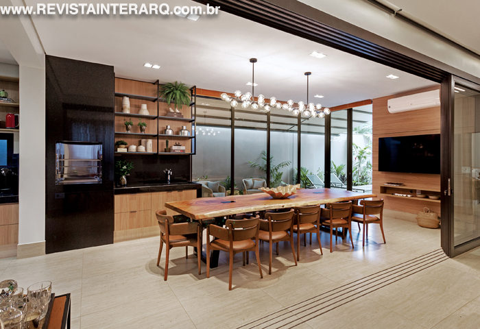 Uma casa pensada para atender as demandas de uma empresa - Revista InterArq | Arquitetura, Decoração, Design, Paisagismo e Lifestyle