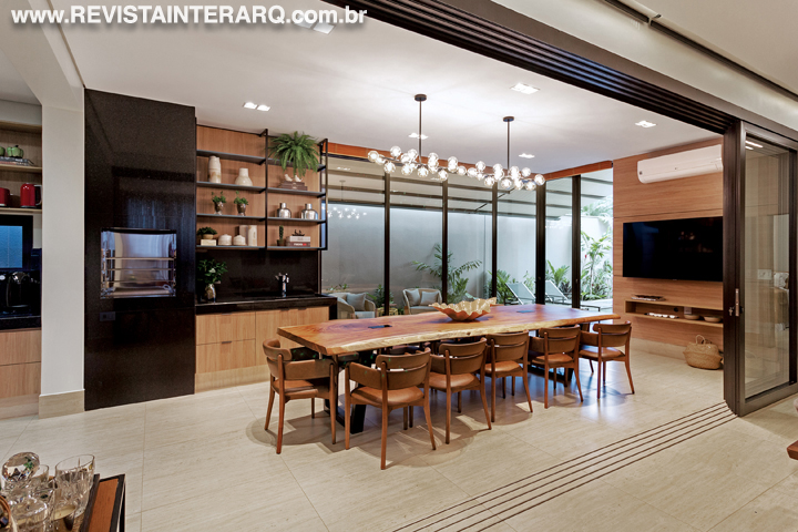 Uma casa pensada para atender as demandas de uma empresa - Revista InterArq | Arquitetura, Decoração, Design, Paisagismo e Lifestyle