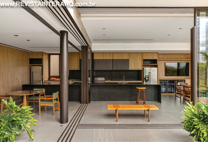 Um projeto de arquitetura imponente e ambientes fluídos - Revista InterArq | Arquitetura, Decoração, Design, Paisagismo e Lifestyle