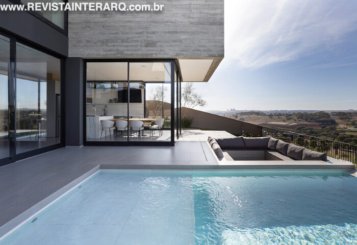 Esta construção tem traços sólidos e imponentes - Revista InterArq | Arquitetura, Decoração, Design, Paisagismo e Lifestyle