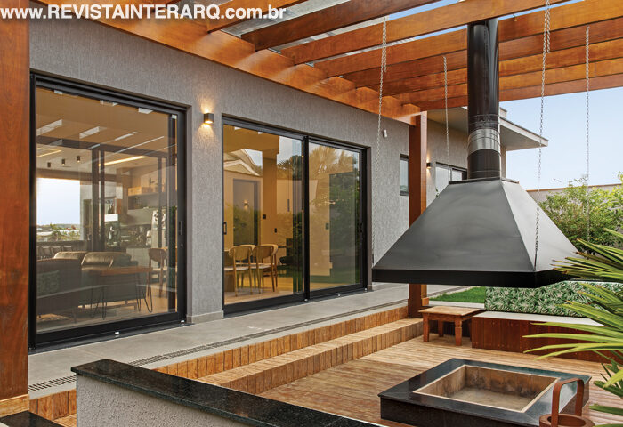 Materiais nobres e texturas naturais evidenciaram este projeto - Revista InterArq | Arquitetura, Decoração, Design, Paisagismo e Lifestyle