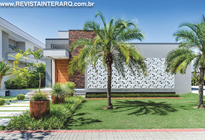 Novos e contemporâneos ares foram o mote da reformulação desta residência - Revista InterArq | Arquitetura, Decoração, Design, Paisagismo e Lifestyle