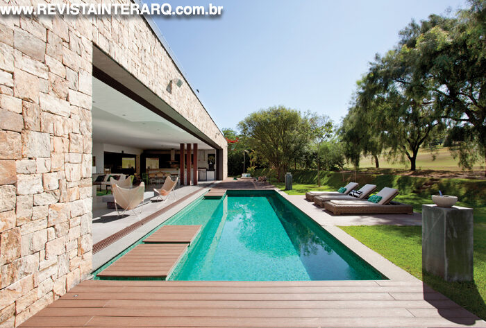 Esta casa contemporânea revela ambientes leves e funcionais - Revista InterArq | Arquitetura, Decoração, Design, Paisagismo e Lifestyle