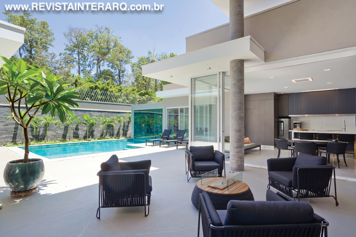 O projeto de interiores desta casa conta com soluções atemporais - Revista InterArq | Arquitetura, Decoração, Design, Paisagismo e Lifestyle