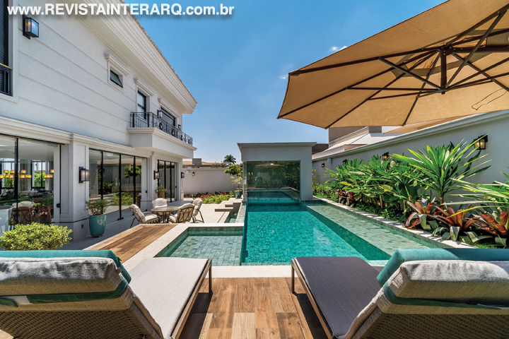 A arquitetura clássica e elementos nobres predominam o projeto - Revista InterArq | Arquitetura, Decoração, Design, Paisagismo e Lifestyle