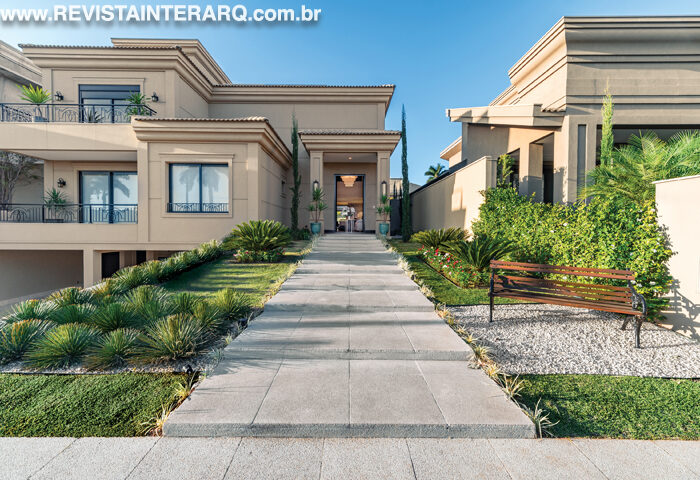 A arquitetura clássica predominou este projeto com muita elegância - Revista InterArq | Arquitetura, Decoração, Design, Paisagismo e Lifestyle