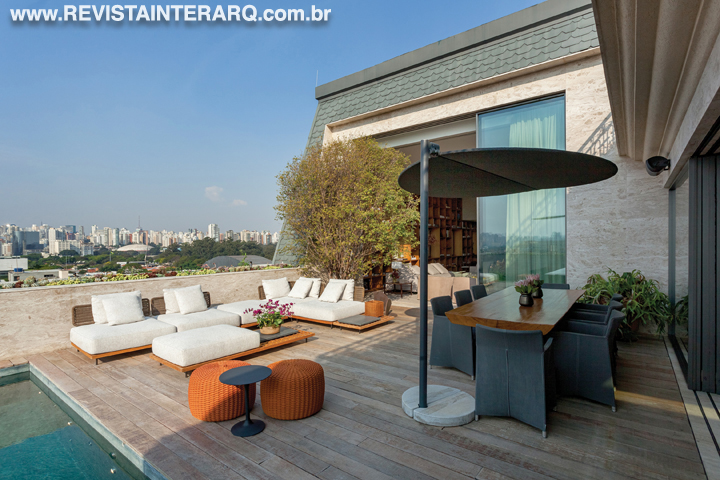 Um apartamento amplo, que foi totalmente renovado - Revista InterArq | Arquitetura, Decoração, Design, Paisagismo e Lifestyle
