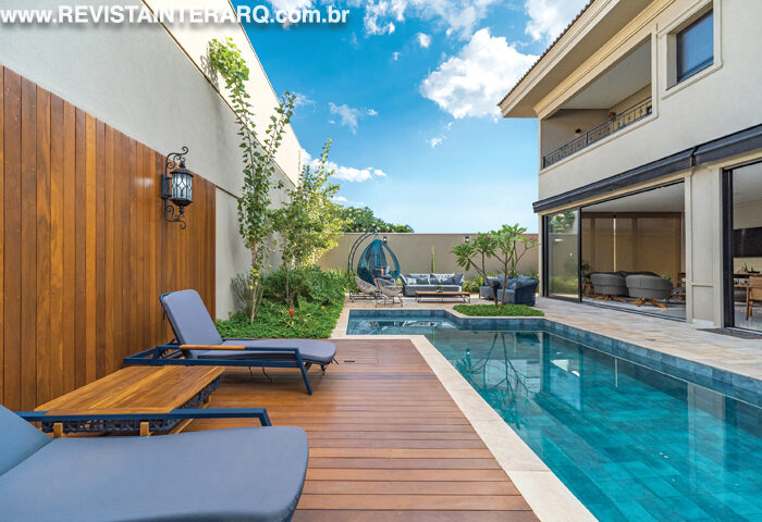Linhas clássicas e um visual elegante definem esta casa - Revista InterArq | Arquitetura, Decoração, Design, Paisagismo e Lifestyle