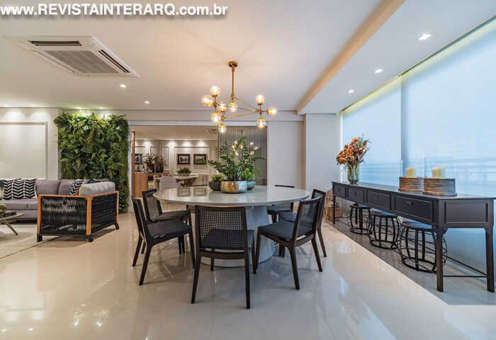 O conceito sofisticado uniu conforto e funcionalidade no projeto - Revista InterArq | Arquitetura, Decoração, Design, Paisagismo e Lifestyle