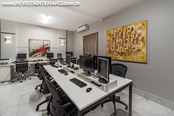 No escritório, as profissionais valorizaram elementos essenciais - Revista InterArq | Arquitetura, Decoração, Design, Paisagismo e Lifestyle