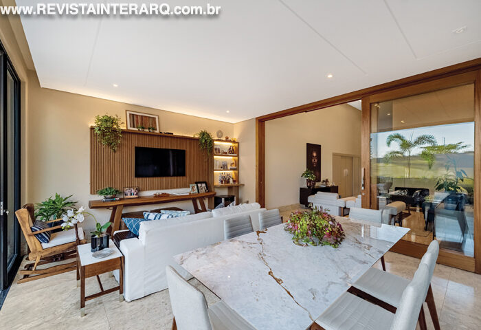 O projeto de decoração desta casa conta com elementos fluídos - Revista InterArq | Arquitetura, Decoração, Design, Paisagismo e Lifestyle