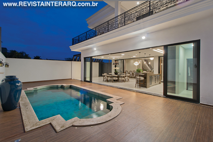 Um decór clássico e elegante foi desenvolvido por Marcio Araújo - Revista InterArq | Arquitetura, Decoração, Design, Paisagismo e Lifestyle