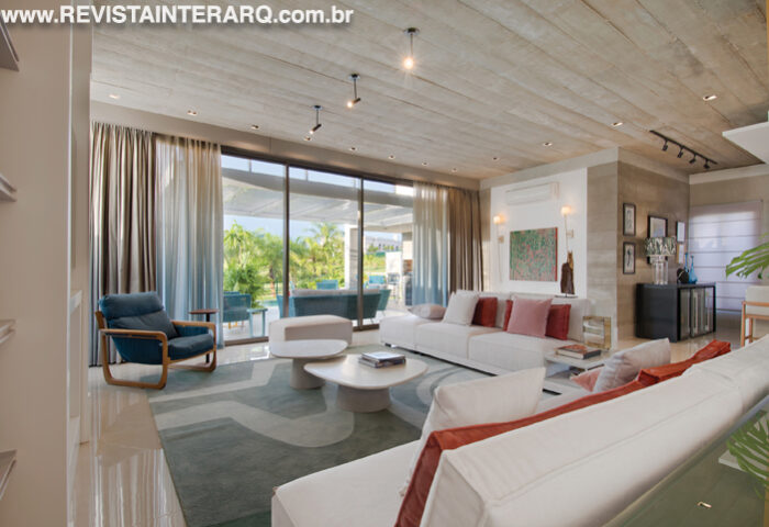 A proposta dessa casa foi ser acolhedora e aconchegante - Revista InterArq | Arquitetura, Decoração, Design, Paisagismo e Lifestyle