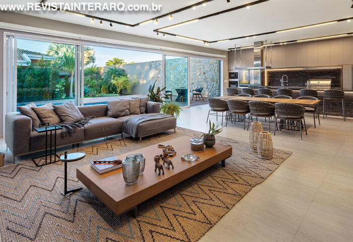 Soluções modernas e elegantes permeiam todos os espaços desta casa - Revista InterArq | Arquitetura, Decoração, Design, Paisagismo e Lifestyle