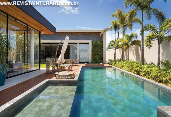A fachada desta casa é o grande destaque da arquitetura - Revista InterArq | Arquitetura, Decoração, Design, Paisagismo e Lifestyle