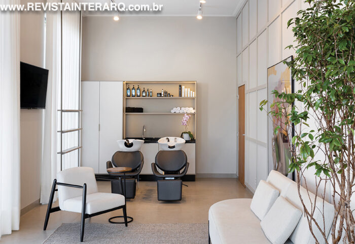O projeto de interiores deste salão de beleza é moderno e aconchegante - Revista InterArq | Arquitetura, Decoração, Design, Paisagismo e Lifestyle