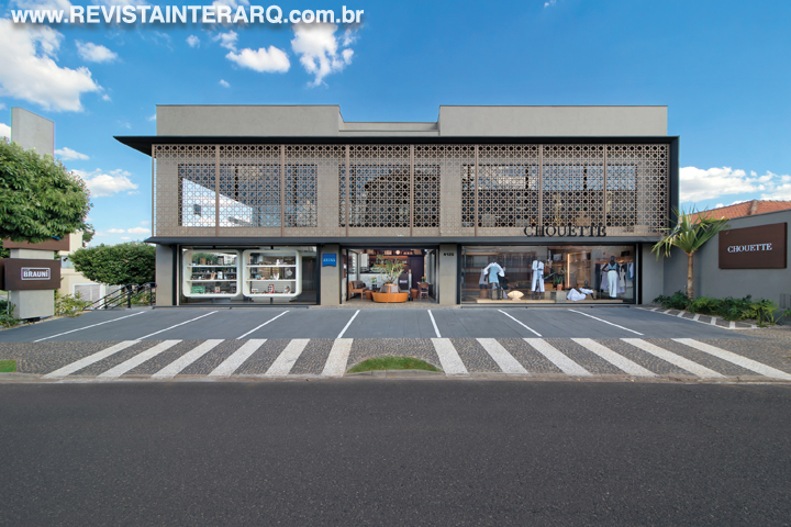 Soluções criativas destacam esta galeria projetada por Claudia Togni - Revista InterArq | Arquitetura, Decoração, Design, Paisagismo e Lifestyle