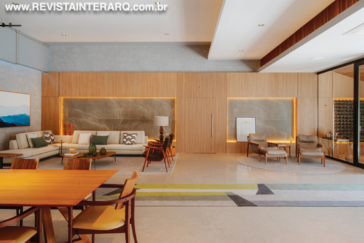 Um living amplo e integrado foi o destaque desta reforma - Revista InterArq | Arquitetura, Decoração, Design, Paisagismo e Lifestyle