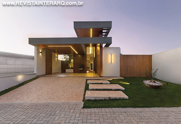 Um projeto concebido com uma arquitetura moderna e compacta - Revista InterArq | Arquitetura, Decoração, Design, Paisagismo e Lifestyle