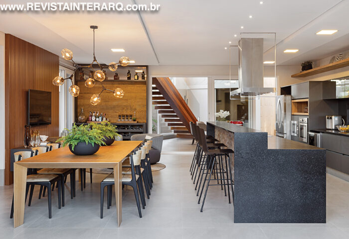 O impacto desta casa foi dado pelas formas e volumes - Revista InterArq | Arquitetura, Decoração, Design, Paisagismo e Lifestyle