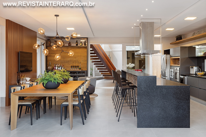 O impacto desta casa foi dado pelas formas e volumes - Revista InterArq | Arquitetura, Decoração, Design, Paisagismo e Lifestyle