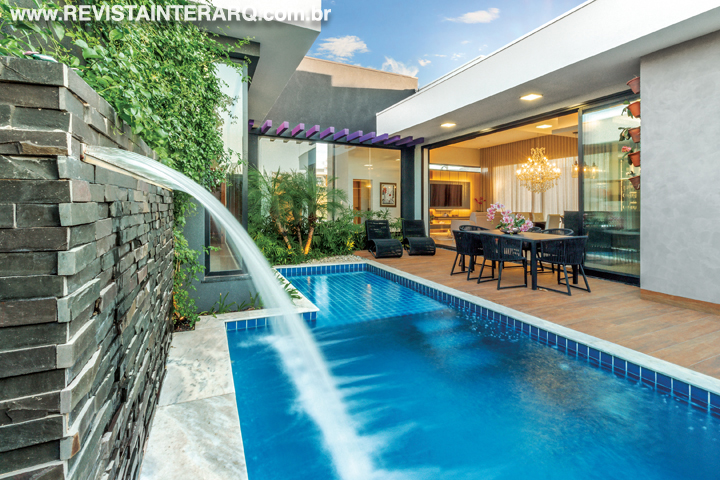 Os ambientes desta residência se voltam ao interior - Revista InterArq | Arquitetura, Decoração, Design, Paisagismo e Lifestyle