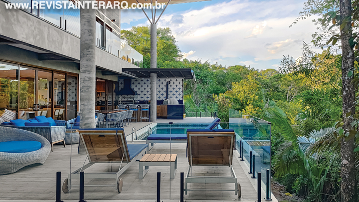 Este projeto foi concebido em meio a natureza, valorizando 100% a vista - Revista InterArq | Arquitetura, Decoração, Design, Paisagismo e Lifestyle