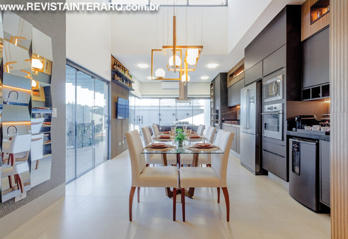 Este projeto foi elaborado pensando na praticidade para a rotina dos moradores - Revista InterArq | Arquitetura, Decoração, Design, Paisagismo e Lifestyle