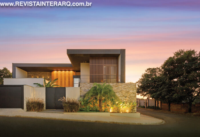 Para a revitalização desta casa, foram elaboradas soluções atemporais - Revista InterArq | Arquitetura, Decoração, Design, Paisagismo e Lifestyle