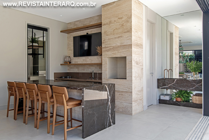 A arquitetura clássica destacou todos os ambientes deste projeto - Revista InterArq | Arquitetura, Decoração, Design, Paisagismo e Lifestyle