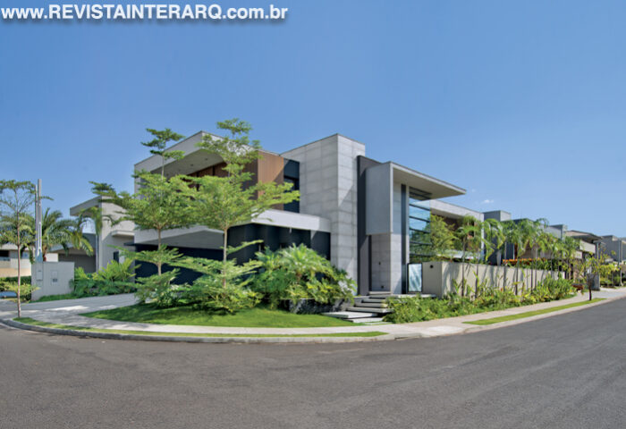 Com arquitetura simples e contemporânea, esta casa surpreende - Revista InterArq | Arquitetura, Decoração, Design, Paisagismo e Lifestyle