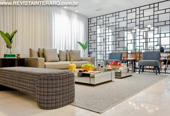 Harmonizar o estilo maximalista com elementos neutros foi o desafio deste décor - Revista InterArq | Arquitetura, Decoração, Design, Paisagismo e Lifestyle