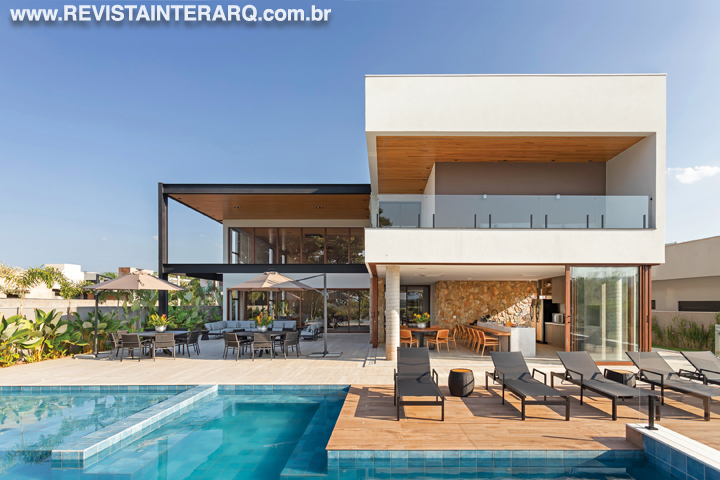 Um refúgio de veraneio repleto de elegância e modernidade - Revista InterArq | Arquitetura, Decoração, Design, Paisagismo e Lifestyle