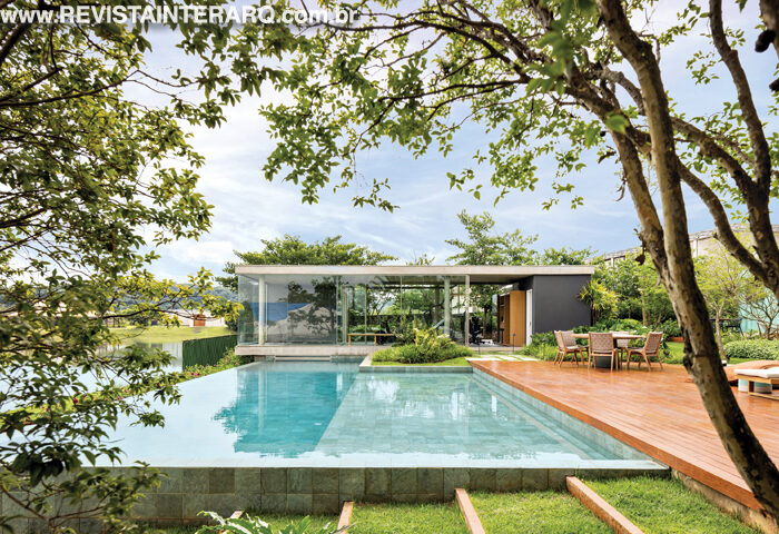 Este projeto harmoniza a arquitetura modernista com a natureza - Revista InterArq | Arquitetura, Decoração, Design, Paisagismo e Lifestyle