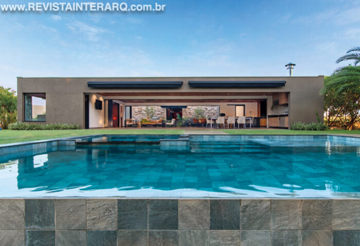 Um projeto repleto de ambientes integrados á natureza - Revista InterArq | Arquitetura, Decoração, Design, Paisagismo e Lifestyle