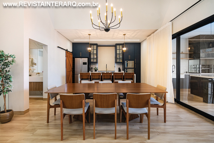 Um mix de estilos trouxe elegância a esta residência assinada por Marcelo Maia - Revista InterArq | Arquitetura, Decoração, Design, Paisagismo e Lifestyle