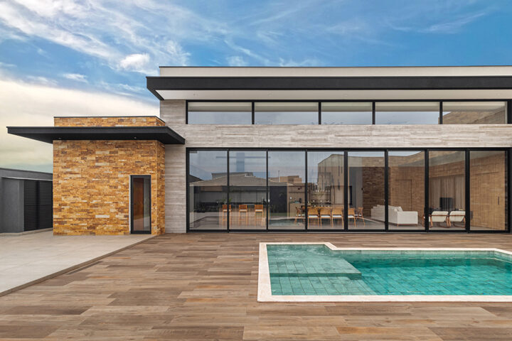 A linearidade deste projeto se mescla as com formas e volumes imponentes - Revista InterArq | Arquitetura, Decoração, Design, Paisagismo e Lifestyle