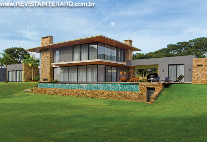Este projeto conta com espaços integrados e amplos - Revista InterArq | Arquitetura, Decoração, Design, Paisagismo e Lifestyle