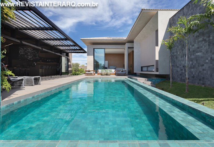 Ambientes voltados à natureza são o grande destaque desta residência - Revista InterArq | Arquitetura, Decoração, Design, Paisagismo e Lifestyle