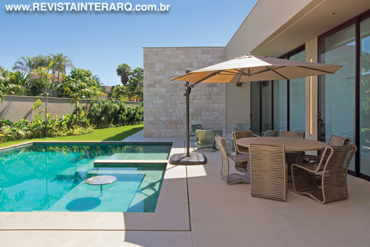 O grande destaque deste projeto ficou por conta das áreas sociais integradas - Revista InterArq | Arquitetura, Decoração, Design, Paisagismo e Lifestyle