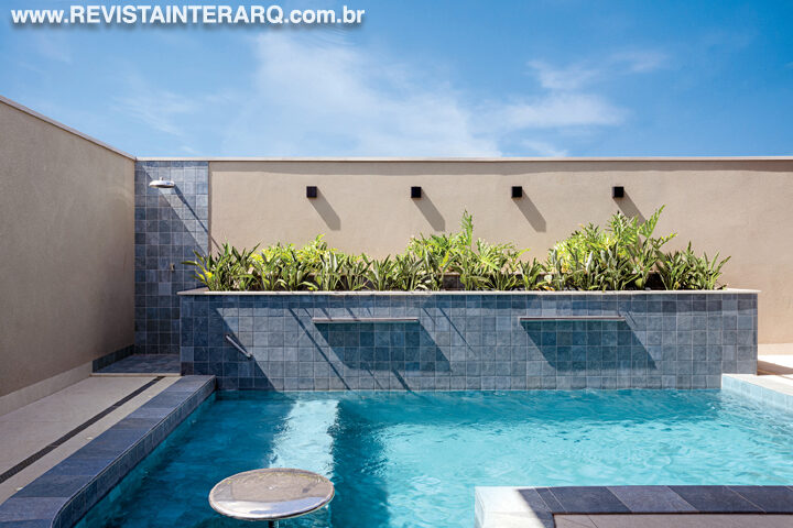 Sofisticação e amplitude tornaram esta residência moderna e aconchegante - Revista InterArq | Arquitetura, Decoração, Design, Paisagismo e Lifestyle