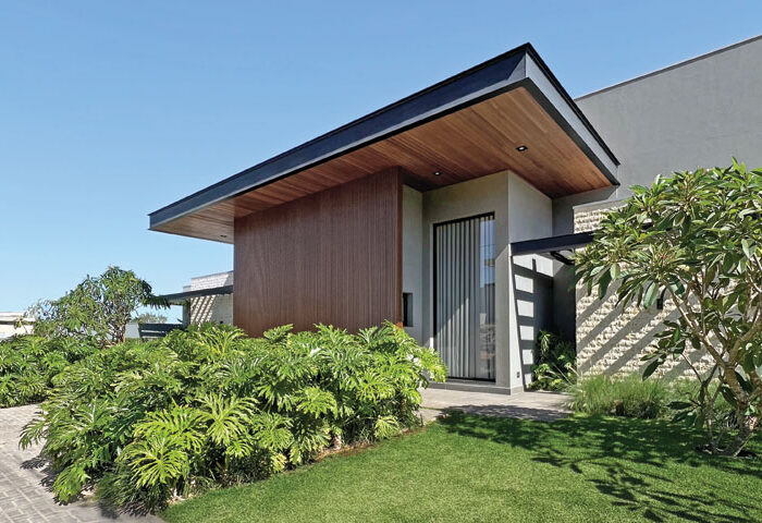 Materiais naturais e um design marcante destacam esta residência - Revista InterArq | Arquitetura, Decoração, Design, Paisagismo e Lifestyle