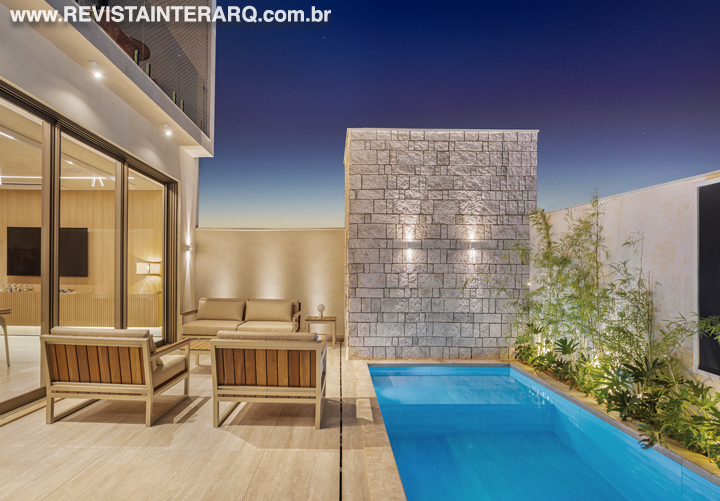 O projeto de arquitetura dessa residência é minimalista e simétrico - Revista InterArq | Arquitetura, Decoração, Design, Paisagismo e Lifestyle