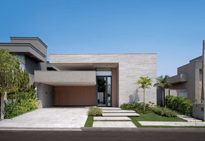 Esta casa foi desenvolvida com ambientes funcionais e fluidos - Revista InterArq | Arquitetura, Decoração, Design, Paisagismo e Lifestyle