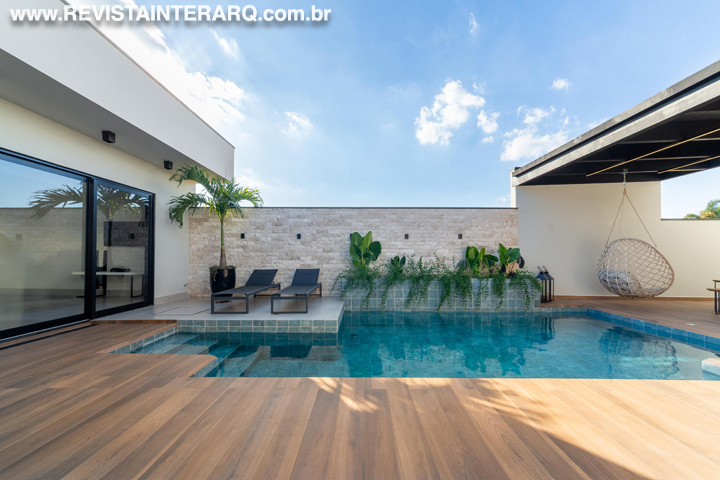 Integração e conforto para receber bem definem este projeto - Revista InterArq | Arquitetura, Decoração, Design, Paisagismo e Lifestyle